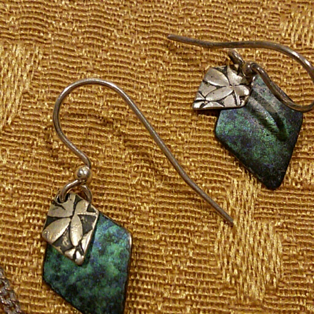 Ear and necklace set - Picture 2 of 3